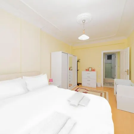 아파트 Fully Furnished Spacious Big Flat In Kepez *